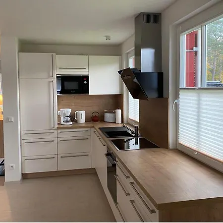 Modernes Reetdach-ostseeferienhaus Bella Mare, Insel Usedom Mit Sauna, Kamin & Sonnenterrasse شقة Zirchow