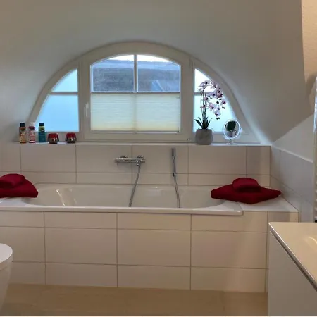 Modernes Reetdach-ostseeferienhaus Bella Mare, Insel Usedom Mit Sauna, Kamin & Sonnenterrasse Zirchow