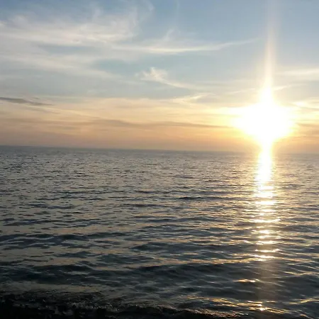 Modernes Reetdach-ostseeferienhaus Bella Mare, Insel Usedom Mit Sauna, Kamin & Sonnenterrasse شقة Zirchow