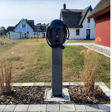 Modernes Reetdach-ostseeferienhaus Bella Mare, Insel Usedom Mit Sauna, Kamin & Sonnenterrasse شقة Zirchow