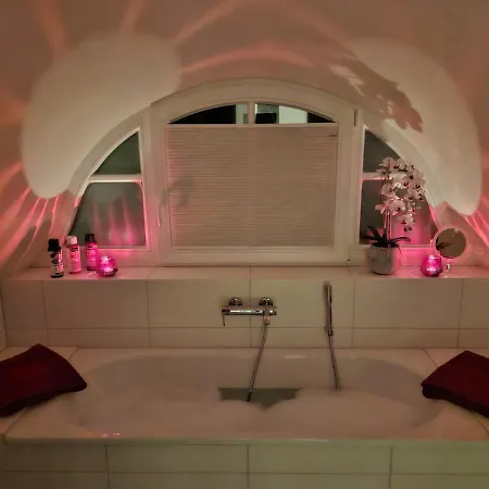 Modernes Reetdach-ostseeferienhaus Bella Mare, Insel Usedom Mit Sauna, Kamin & Sonnenterrasse